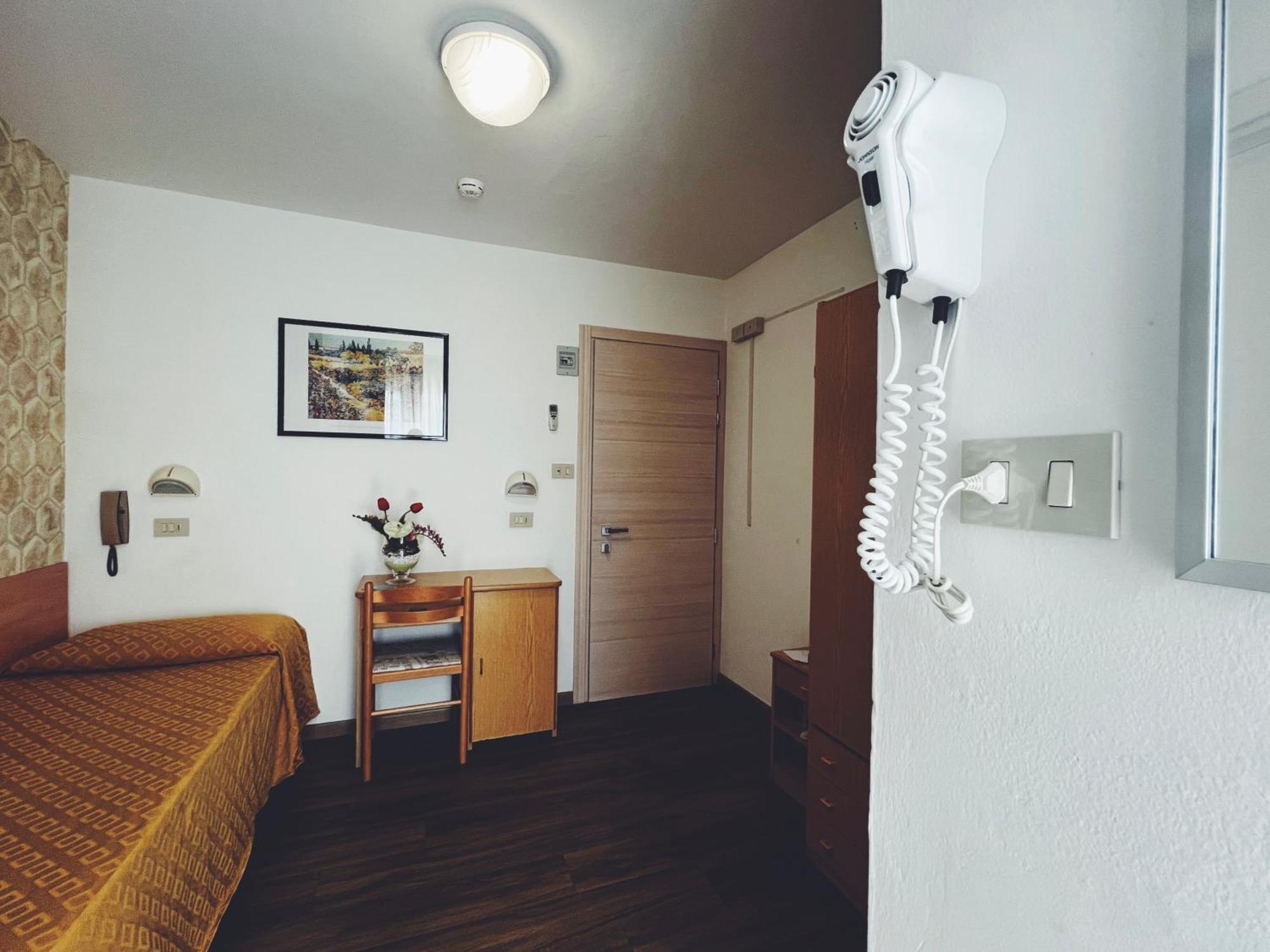 Single Room,1596101660:JPEG